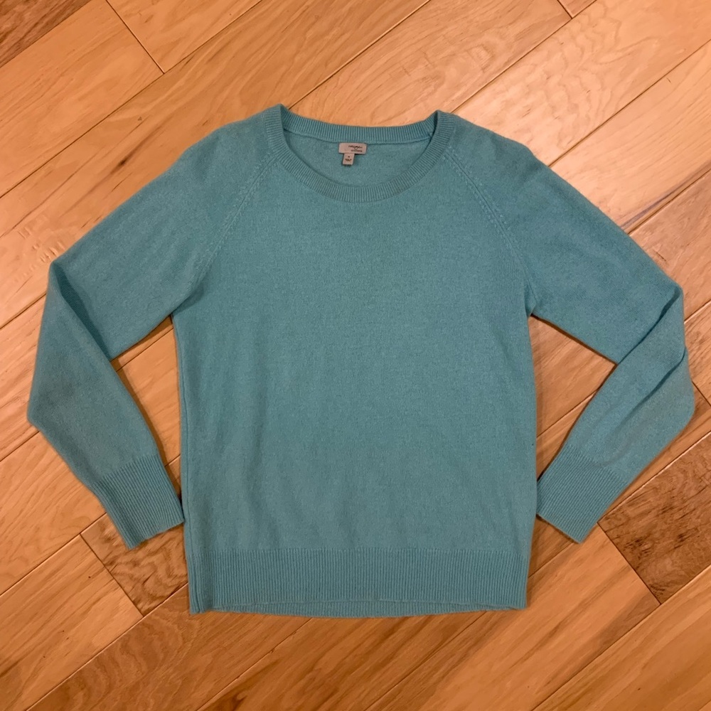 Halogen 100% cashmere sweater! Only worn twice. Great condition